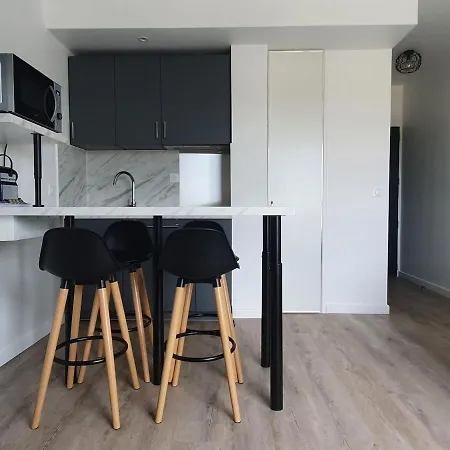 Apartment Renove Avec Soin, A 30m De La *